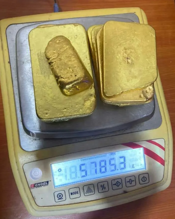 Gold mining community DRC